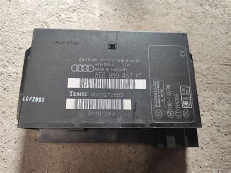 Új Audi A4 biztosítéktábla fedél