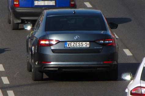 Új rendszámok különböző méretekben