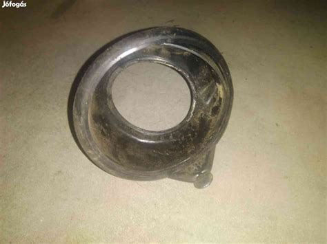 Üzemanyag betöltő nyílás