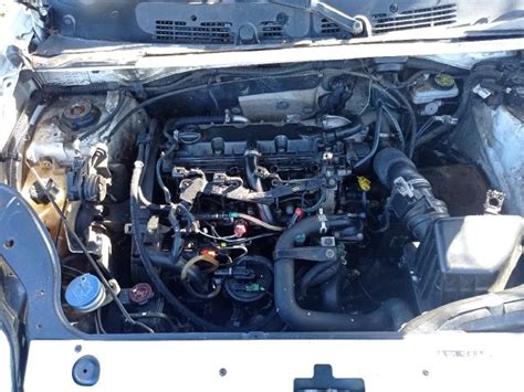 Üzemanyag szivattyú relé helye a biztosítéktáblában