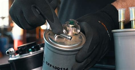 Üzemanyagszűrő cseréje