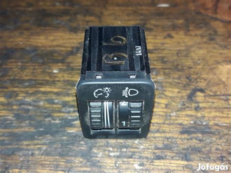 A fényszóró magasság állítását jelző lámpa