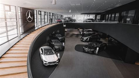 A fóti Mercedes-Benz szalon