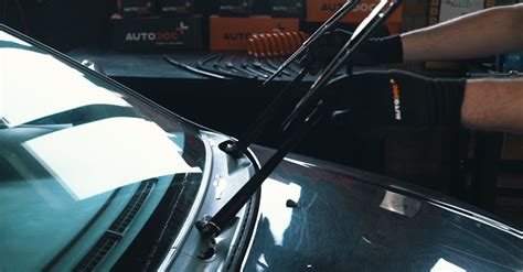 Ablaktörlő lapát cseréje