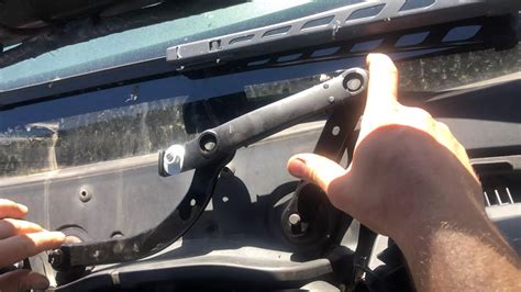 Ablaktörlő mechanika rögzítése gyorskötözővel