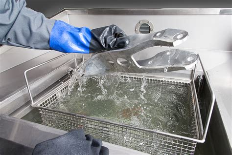 Alkatrészek ultrahangos tisztítása