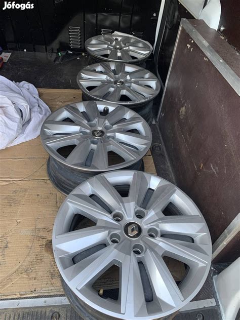 Autó dísztárcsával