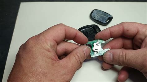 Autókulcs elemcsere