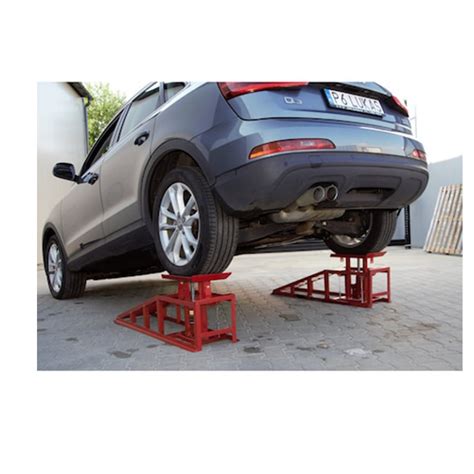 Autórámpa hidraulikus emelővel