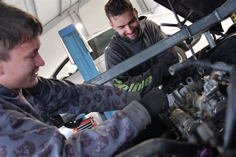 Autószerelés folyamatban