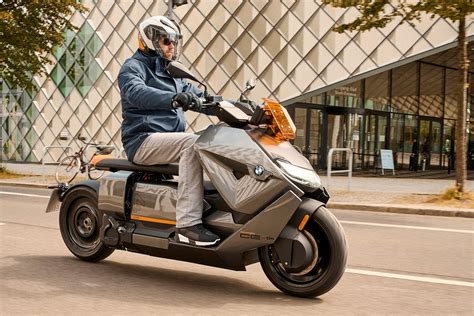 BMW CE 04 elektromos robogó