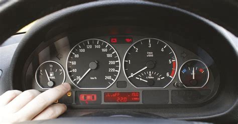 BMW E46 műszerfal sárga motorhiba jelzéssel