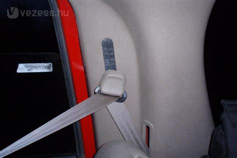 Biztonsági öv helyes beállítása