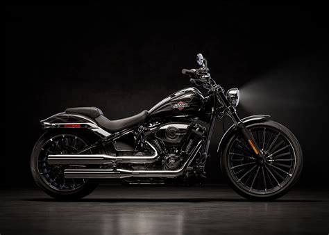 Chopper motorkerékpár dupla kipufogóval