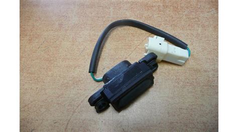 Csomagtér zár kapcsoló