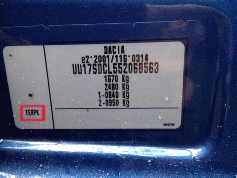 Dacia Duster színkód helye