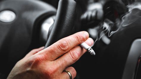 Dohányzás az autóban