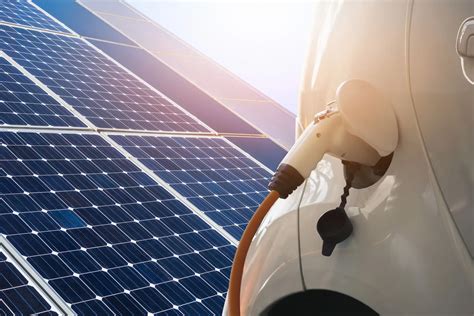 Elektromos autó töltése napelemmel