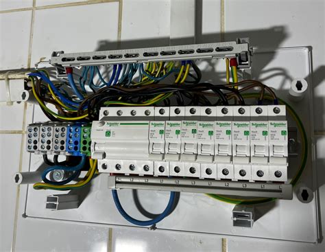 Elektromos rendszer kiépítése lakóautóban