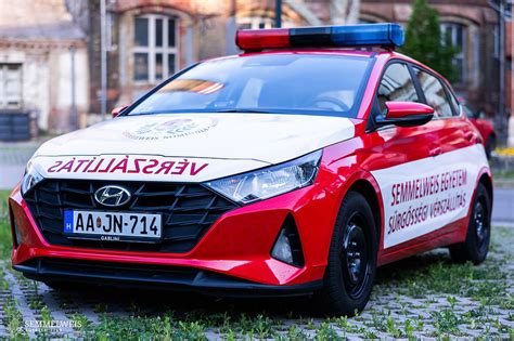 Elsőbbségadás megkülönböztető jelzéssel közlekedő járműnek