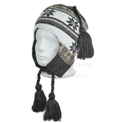 Fülvédős kötött sapka bojttal