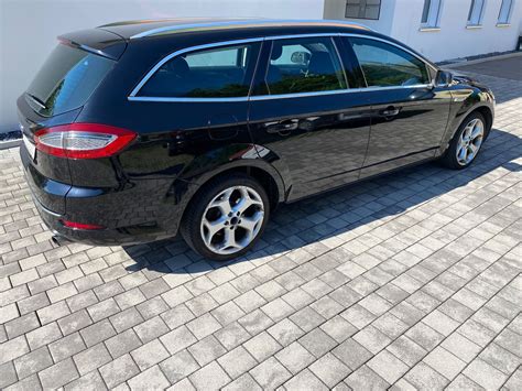 Fekete Ford Mondeo Kombi