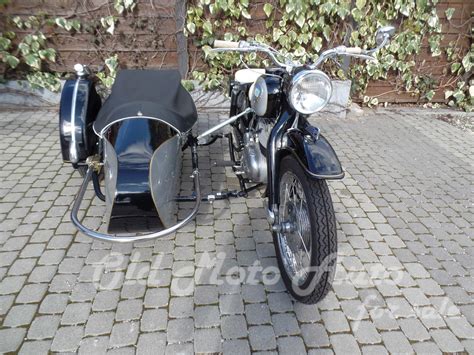 Felújított motorkerékpár oldalkocsival