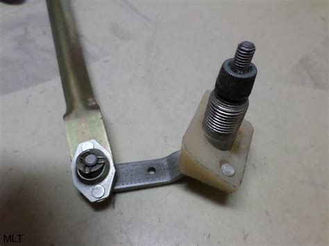 Fiat Punto ablaktörlő mechanika szerelése