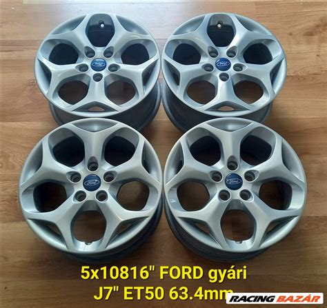 Ford Focus fekete piros alufelni