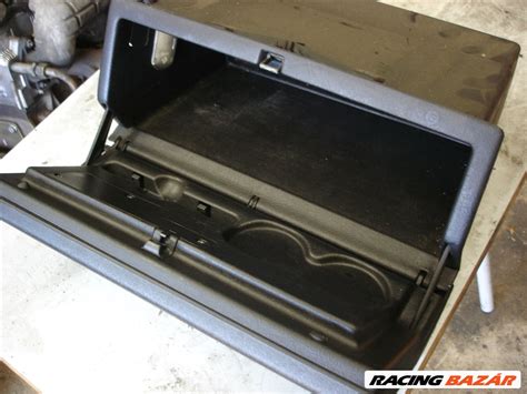 Golf 6 kesztyűtartó