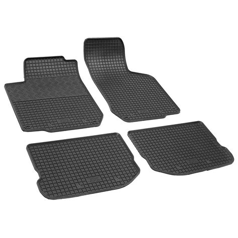 Gumiszőnyeg autóban