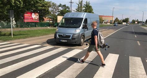 Gyalogos átkelés zebrán