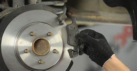 Hátsó fékbetétek cseréje Ford Mondeon