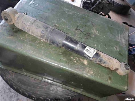 Hátsó lengéscsillapító