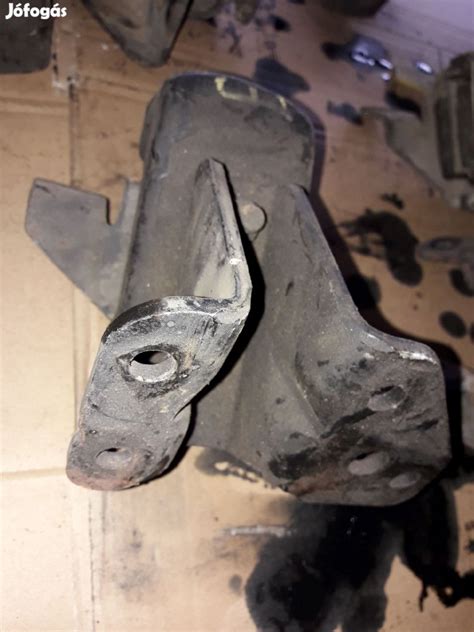 Hibás motortartó bak