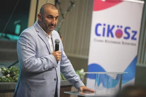 Horváth István a motor mellett