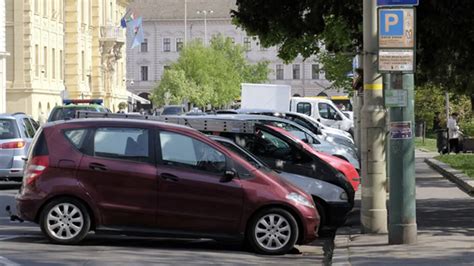 Járdán parkolás szabályai