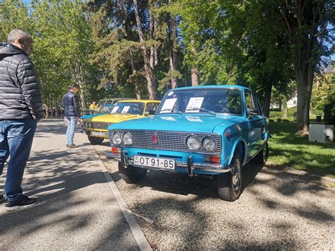 Kék Lada 2103