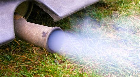 Kék füst a kipufogóból