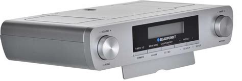 Középső bokszban „megosztott” Blaupunkt rádiómagnó