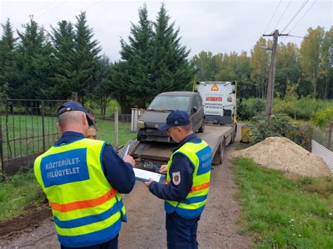 Közterület-felügyelet autója