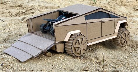 Kartonból készült autó részletei