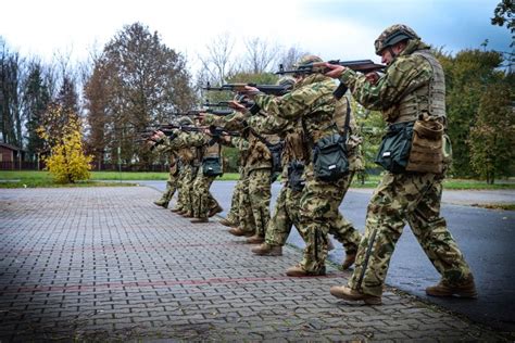 Katonák gyakorlaton