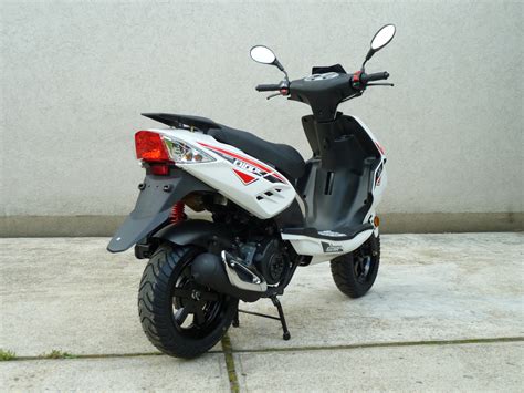 Keeway 125 4T robogó