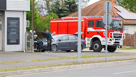 Kigyulladt autók egy parkolóban