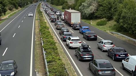 Kisteherautó az autópályán