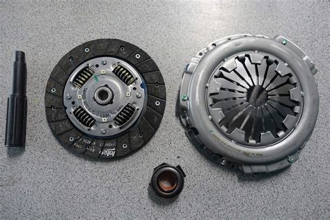 Kopott és új kuplungtárcsa