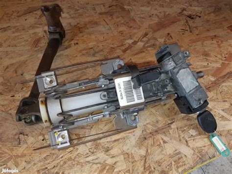 Kormányoszlop légzsákkal és anélkül