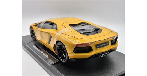 Lamborghini Aventador modellautó