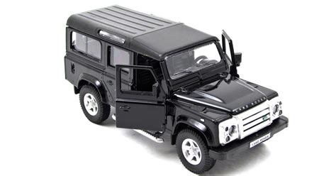 Land Rover Defender játékautó